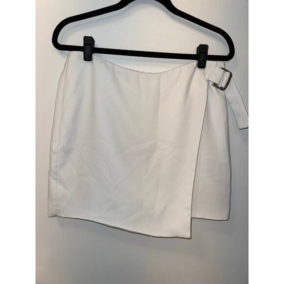 Forever 21 White Belted Silver Buckle Preppy Crepe Mini Skirt Size Large - Picture 1 of 5